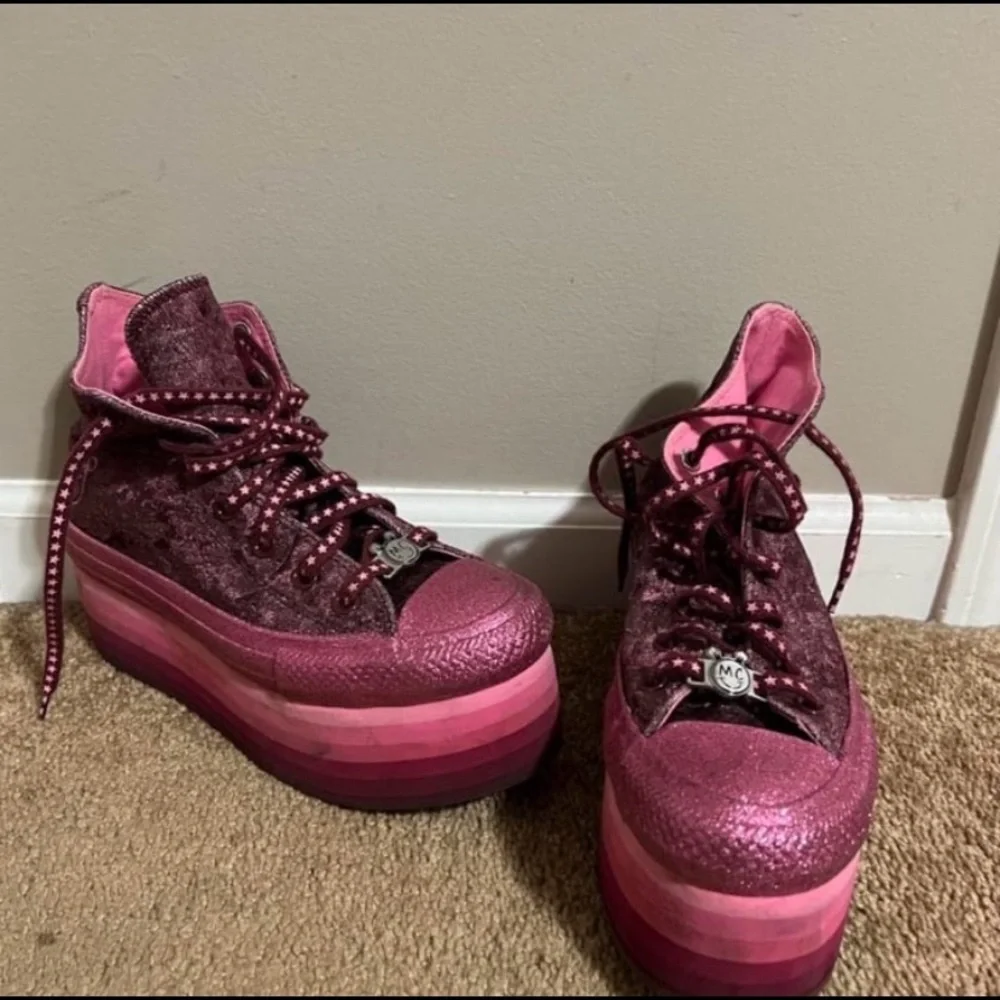Converse Platform Sneakers in Burgundy and Pink
